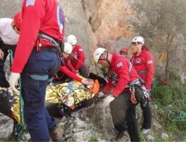 Επιχείρηση μεταφοράς τραυματισμένου 11χρονου αγοριού από τον Όλυμπο